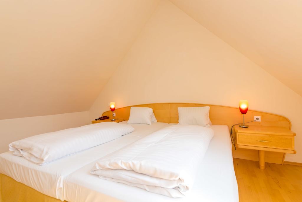 Landhotel Groggerhof Obdach ภายนอก รูปภาพ