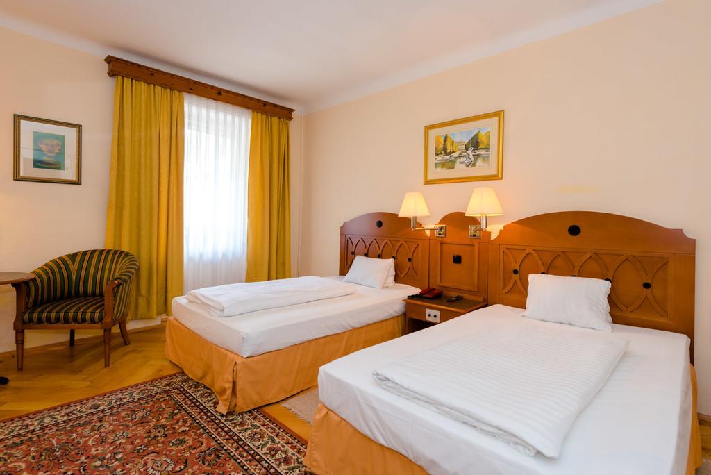 Landhotel Groggerhof Obdach ภายนอก รูปภาพ